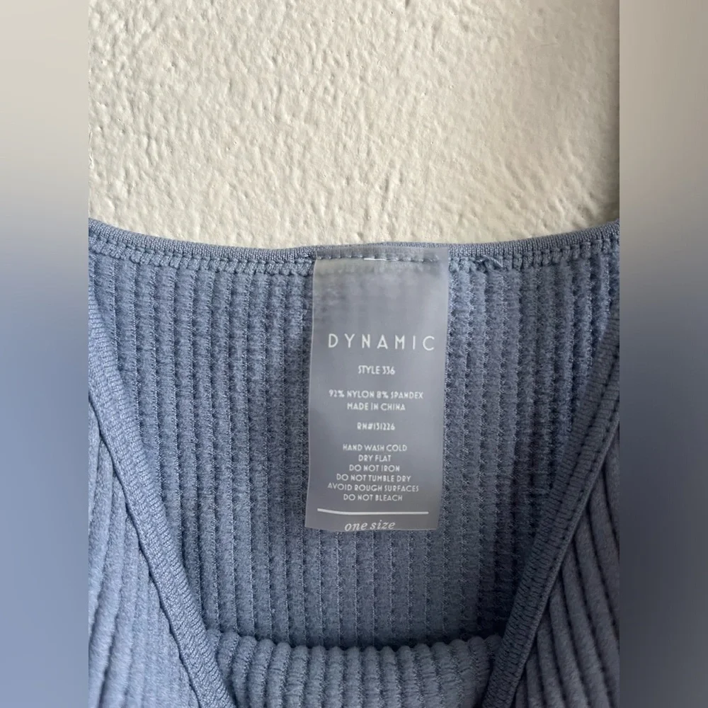 Dynamic Ribbed Tank-Top - Picture 3 of 4